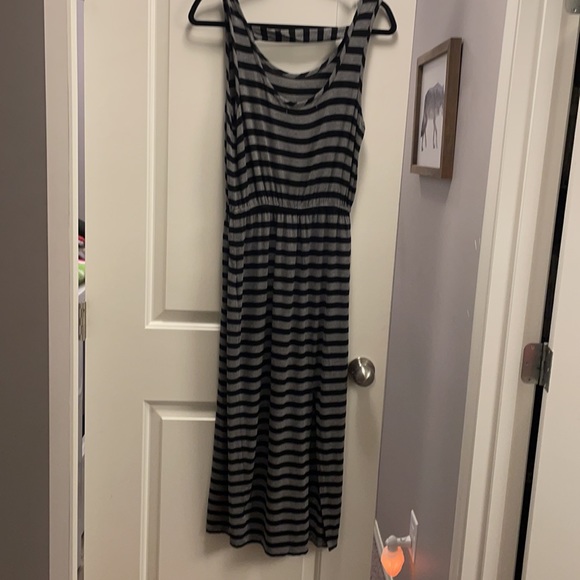 Black and white dress . - Picture 3 of 3